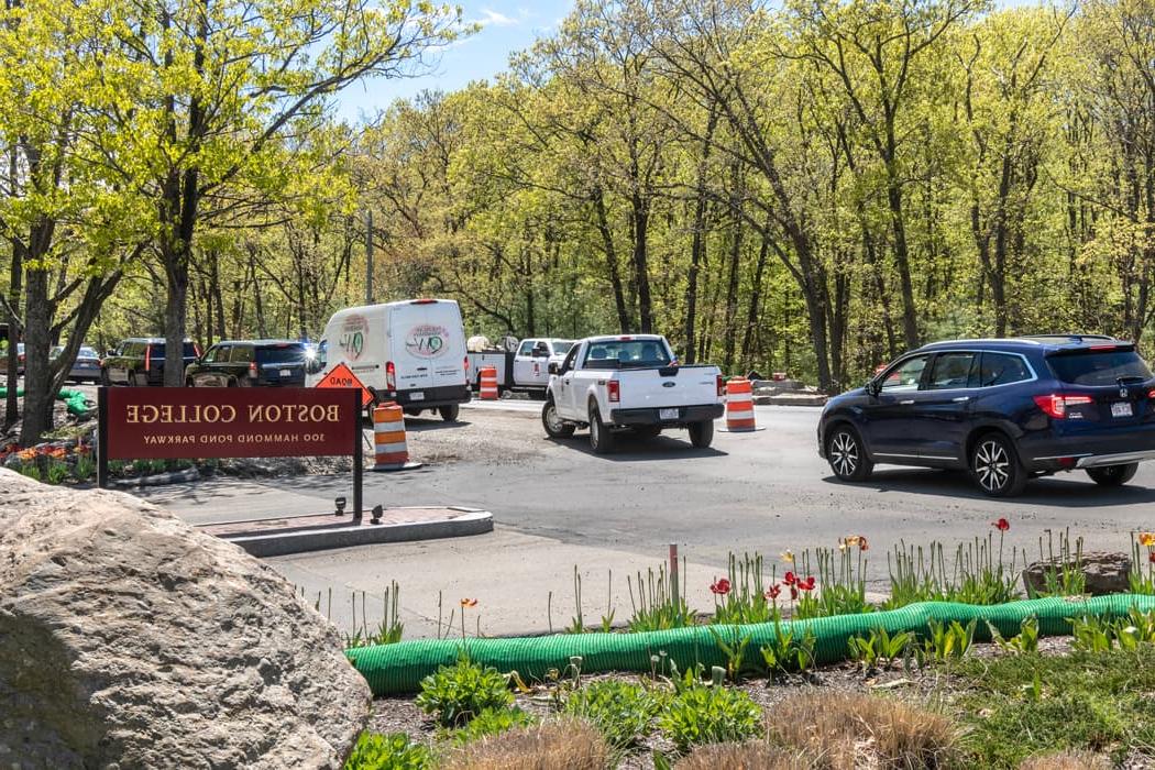 Traffic on Hammond Pond Parkway during construction